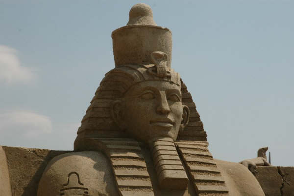 La perfección de la copia de una esfinge egipcia se vio en el Festival de Travemünde. (Clickear para agrandar la imagen)